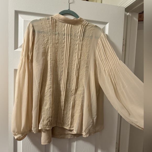Banana Republic - Lace Blouse - Picture 2 of 5